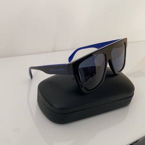 NWOT Alexander McQueen Sunglasses AM0302S - Picture 3 of 11